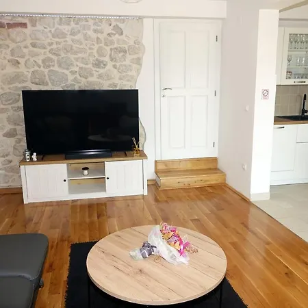 Stella With Heated Pool Villa *