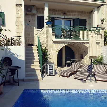 Stella With Heated Pool Villa *