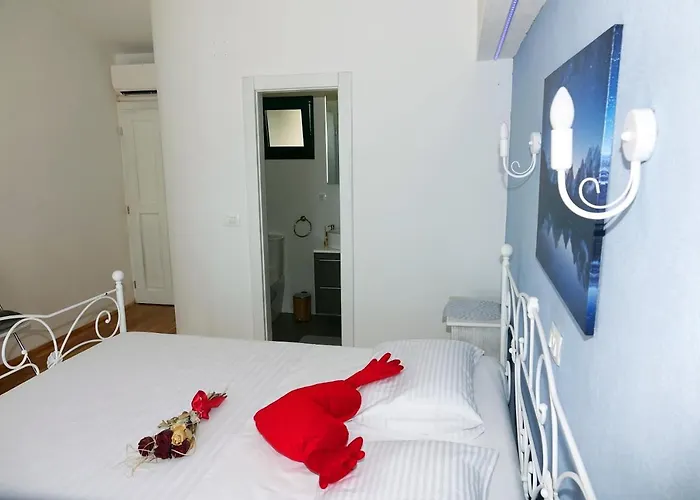 Stella With Heated Pool Villa