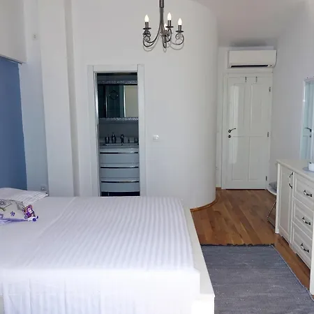 Stella With Heated Pool Villa *