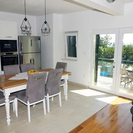 Stella With Heated Pool Villa