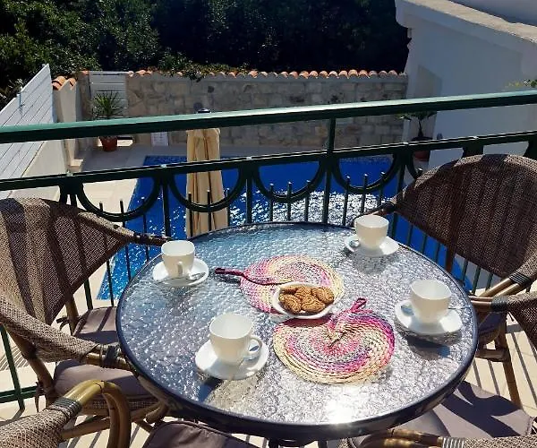 Stella With Heated Pool Villa