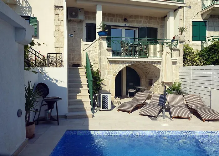 Stella With Heated Pool Vila *