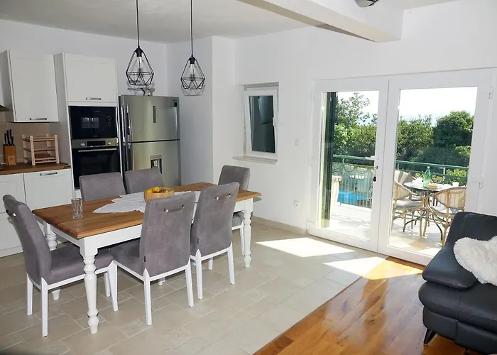 Stella With Heated Pool Vila