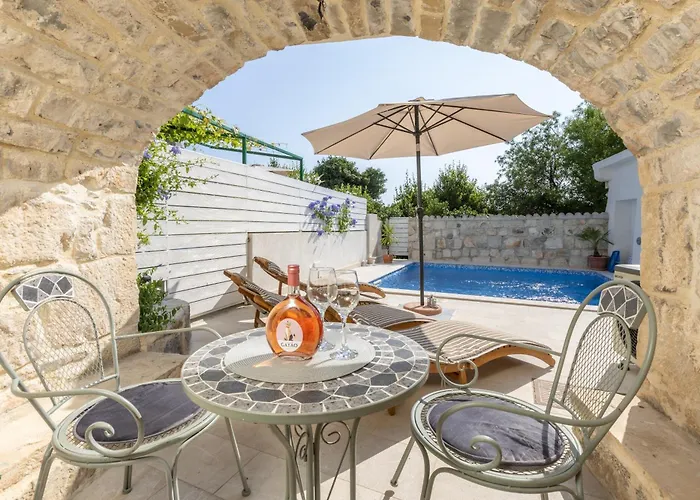 Stella With Heated Pool Villa *